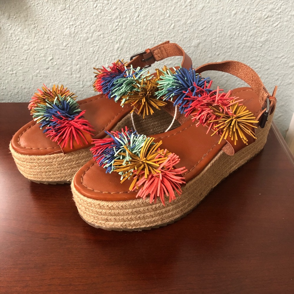 American Eagle Fringe Platforms
